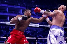 Anthony Joshua Hancurkan...