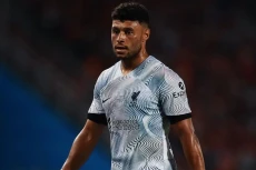Dilepas Liverpool, Alex...