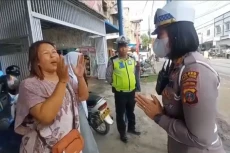 Viral Emak-emak Berdaster...