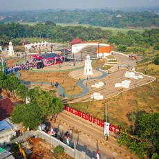 28 Alun-alun Direvitalisasi...