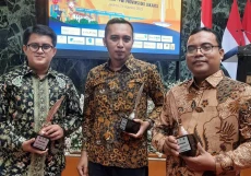 Tiga Karya Jurnalistik...