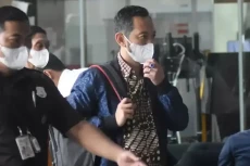 KPK Telusuri Uang Pelicin...