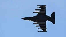 Iran Pamer Jet Latih...