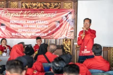 PDIP Surabaya Gencar...
