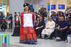 Peragaan Hanbok Wave...