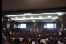 MK Bingung Banyak Gugatan...