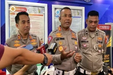 Polisi Bentak Pemotor...