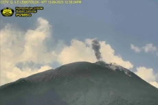 Gunung Ile Lewotolok...
