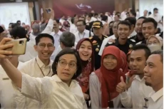 PNS Bakal Punya Gaji...