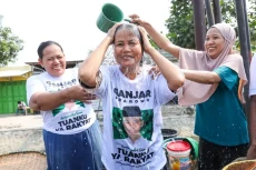 Kebahagiaan Warga Serang...
