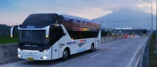 4 Sleeper Bus Rute Jakarta-Surabaya...