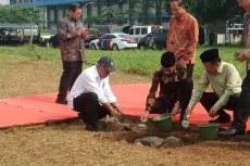 Polemik Kampus UIII,...
