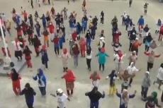 Warga di Palembang Sambut...