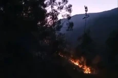 Kobaran Api Melalap...