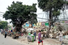 Masih Bertahan, Penghuni...