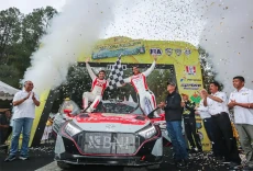 Sean Gelael Juara di...
