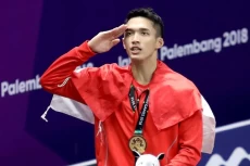Jonatan Christie Rebut...