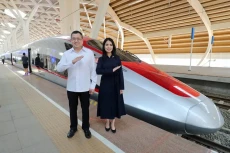 Jajal Kereta Cepat Whoosh,...