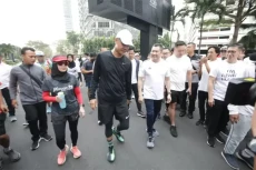 Tiru Kebiasaan Olahraga...