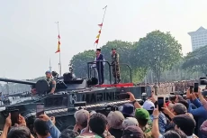 Naik Tank Amfibi, Presiden...