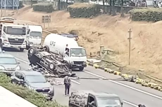 Pecah Ban, Mobil Pikap...