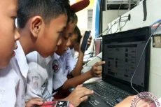 Pengguna Media Sosial...