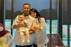 Suami Zaskia Gotik Irit...