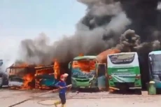 5 Bus Sahabat Ludes...
