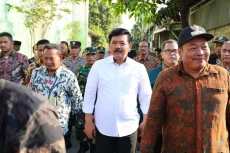 Serahkan Sertifikat...
