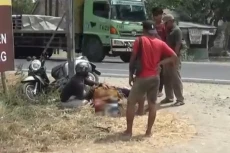 Tabrak Tiang Listrik,...
