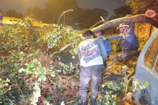 Hujan Angin Sebabkan...