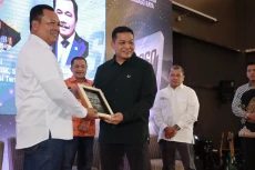 Lewat Buku, Jenderal...