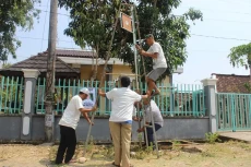 Santri Ganjar Beri Bantuan...