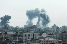 Pasukan Israel Gempur...