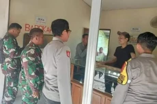 Perampok Berpistol Gasak...