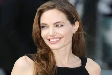 Profil Angelina Jolie,...