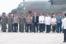 Pesawat yang Membawa...