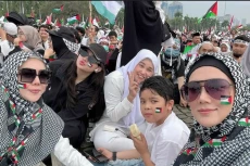 Mulan Jameela Ajak Anak...