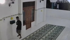 Terekam CCTV, Pria di...