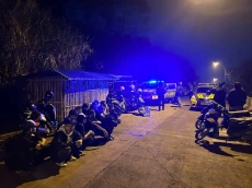 Polisi Tangkap Kawanan...
