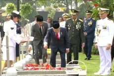 Hari Pahlawan, Jokowi...