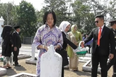 Peringati Hari Pahlawan,...