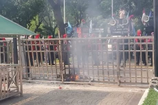 Memanas! Buruh Rusak...