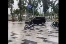 Viral! Pemotor Berjatuhan...