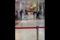 Ruang Tunggu Bandara...