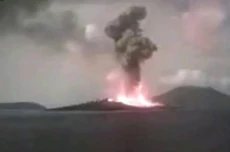 Gunung Anak Krakatau...