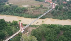 Jembatan Gantung Baleraja...