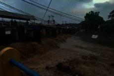 Waspada! Bendung Katulampa...
