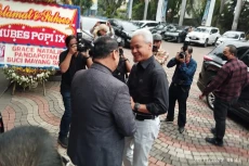 Tiba di GBI Mawar Saron,...