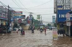 Banjir Rendam Jalan...